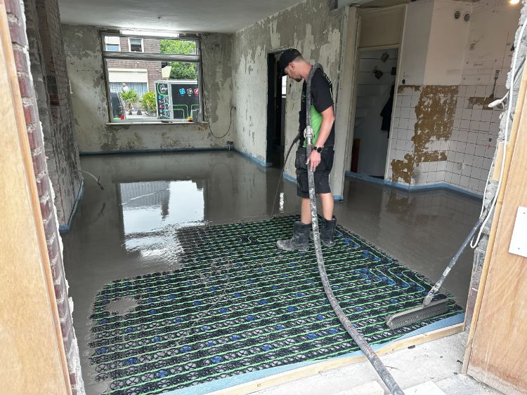 WARP Systems hoekwoning SpeeTile Systeem aanbrengen vulmassa