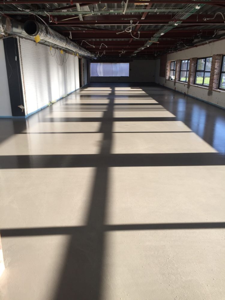 Vloerverwarming in ruimte met vulmassa