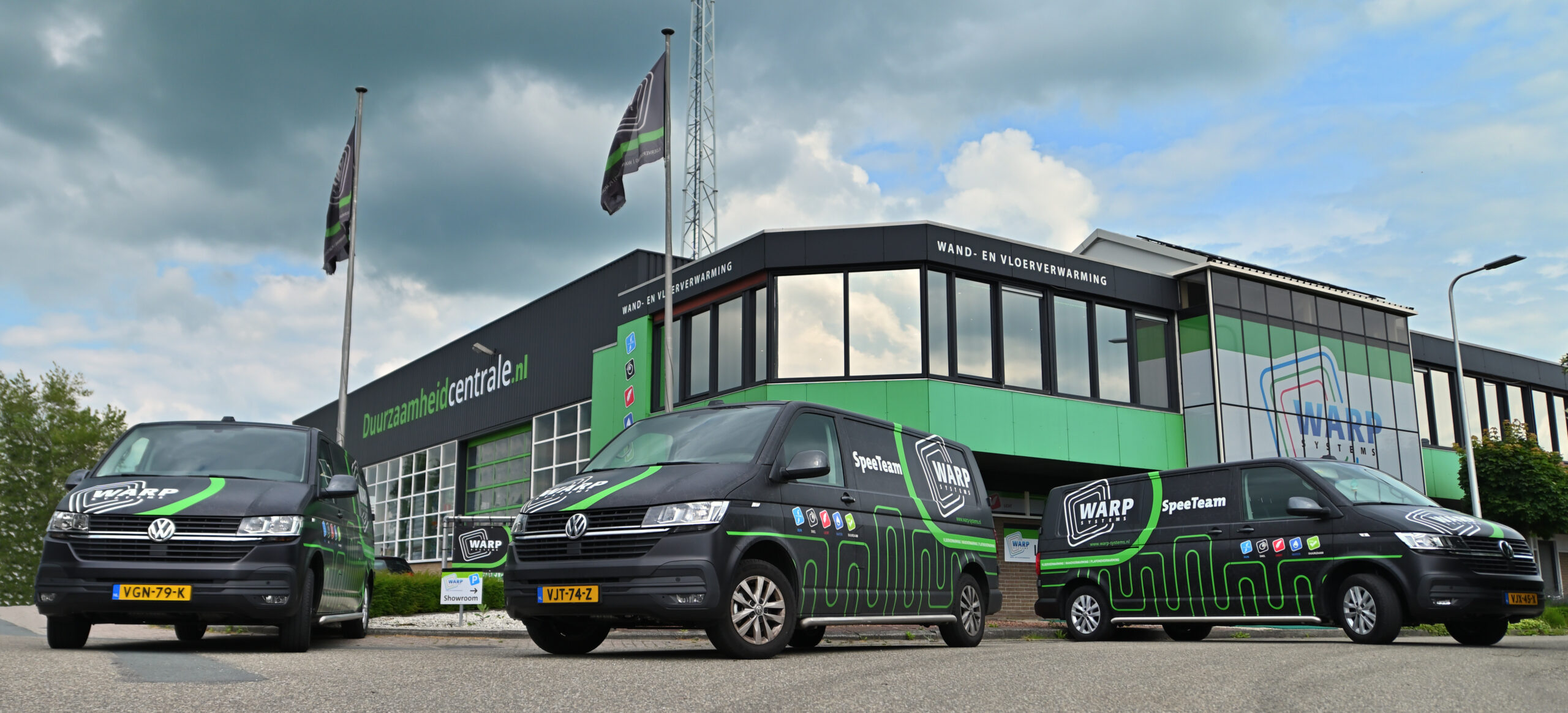 WARP Systems wagenpark voor gebouw