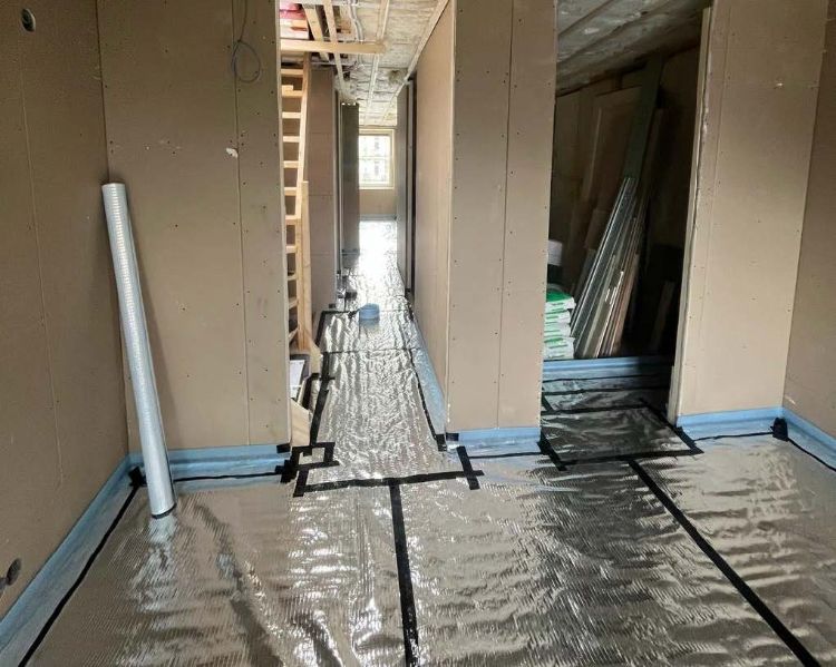 WARP Systems maisonettewoning SpeeTile systeem reflectiefolie op hout