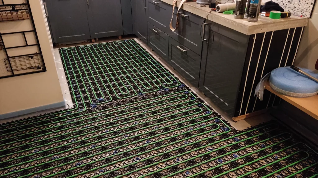 WARP Systems keuken tijdens installatie SpeeTile10