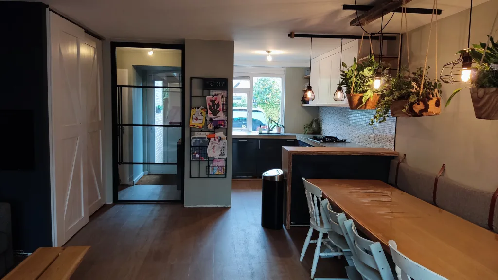 WARP Systems woonkamer na installatie SpeeTile10