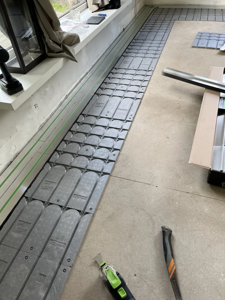 WARP Systems woonkamer vrijstaande woning tijdens installatie SpeeTherm