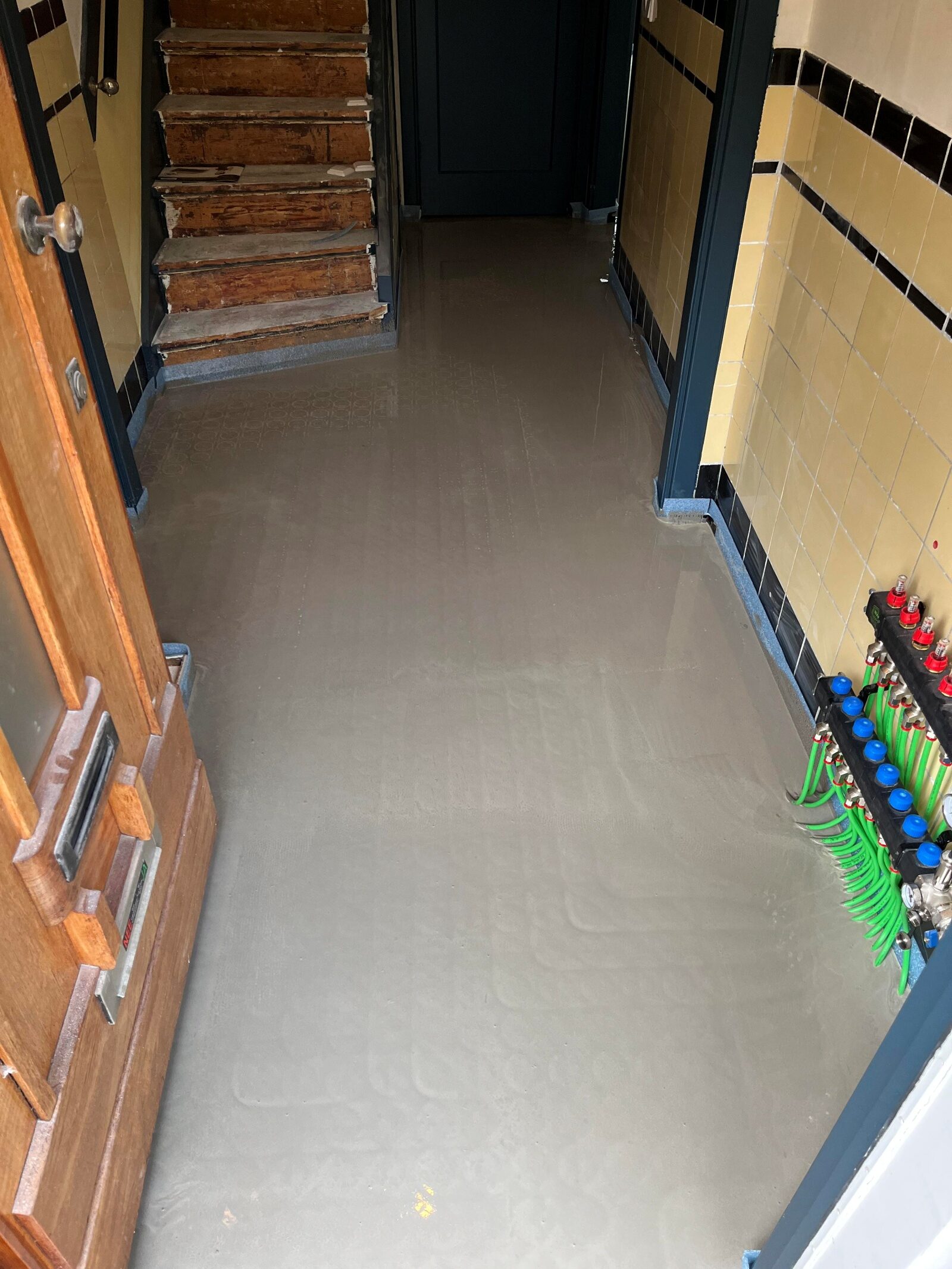 hal met vloerverwarming en vulmassa