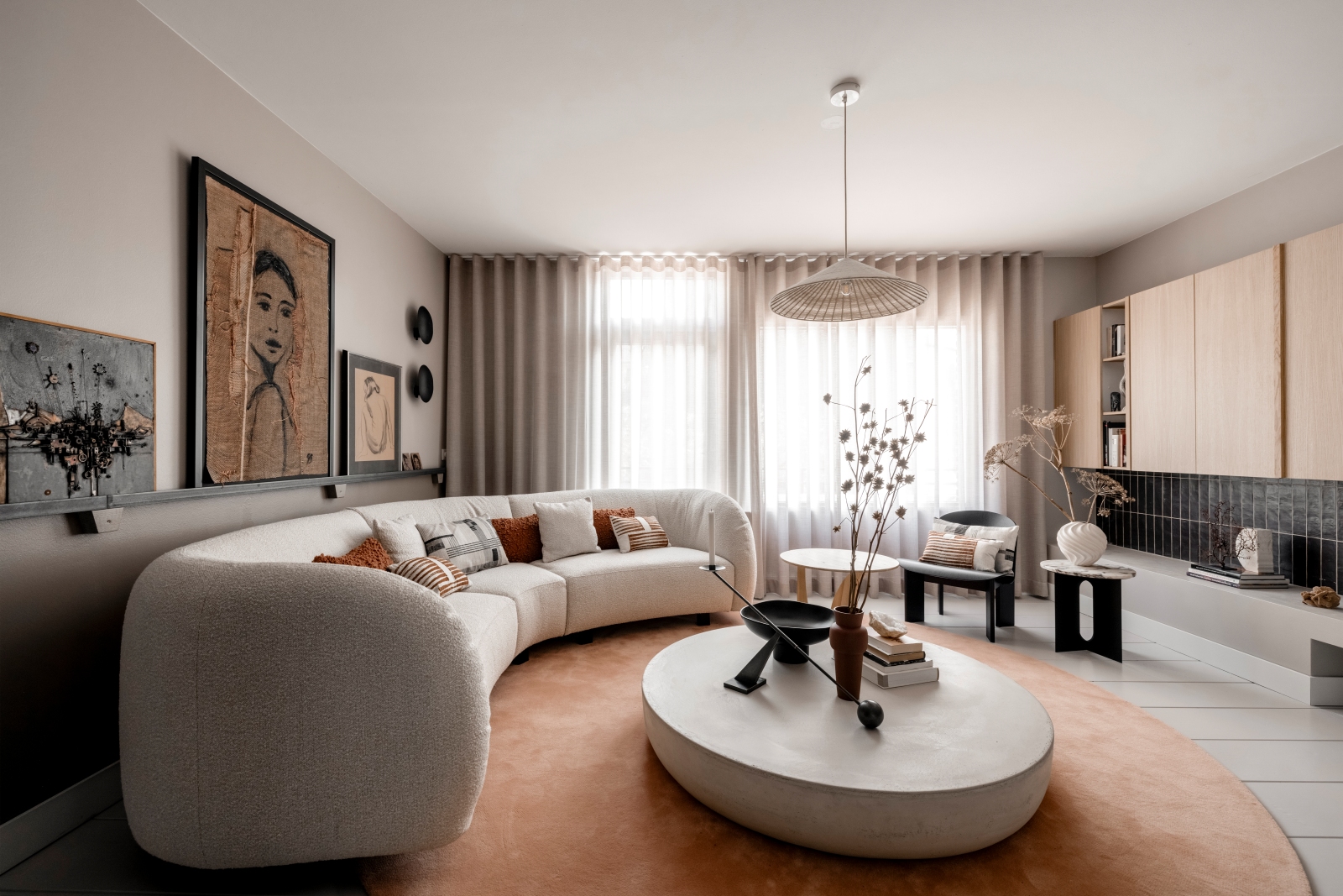 ingerichte woonkamer met vloerverwarming